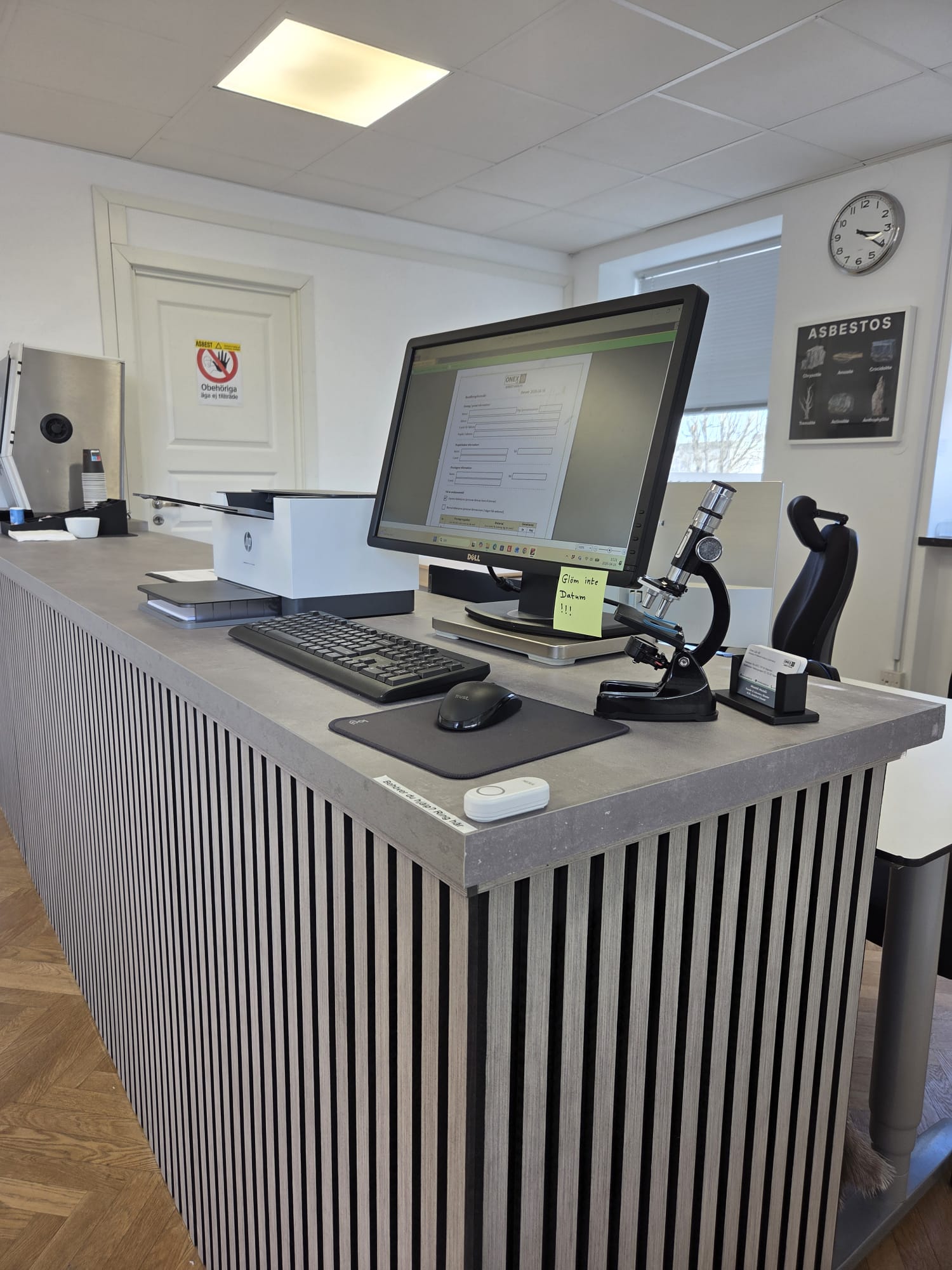 ONEX Lab – arbetsplats med mikroskop för asbestanalys