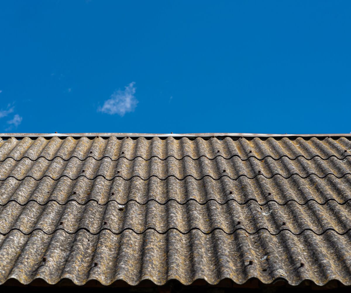 Eternittak — vågformade fibercementplattor